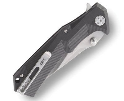 The glass-reiniforced Nylon handle is cut to look and feel good.
