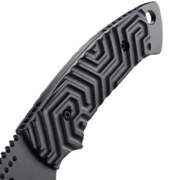 Aggressive channels on the grip allow a firm grip even in wet conditions.
