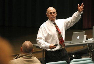 Dr. Bill Lewinsky, PhD. providing classroom instruction on Force Science Institute research findings.