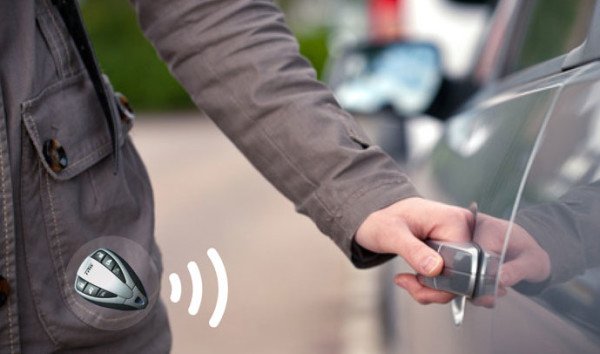 A key fob deactivates the vehicle's locks remotely. Photo by Auto Safety (safety.trw.com)