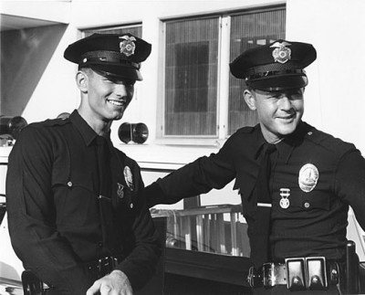Rookie officer Reed learns the streets from senior officer Malloy. (Photo from kent.mccord.com)