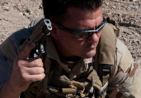 A Navy SEAL with the Sig Sauer P226 Mk25 (photo by SEALs).