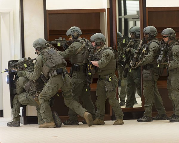 A shield operator cannot be expected to be the only cover officer (photo by FBI).