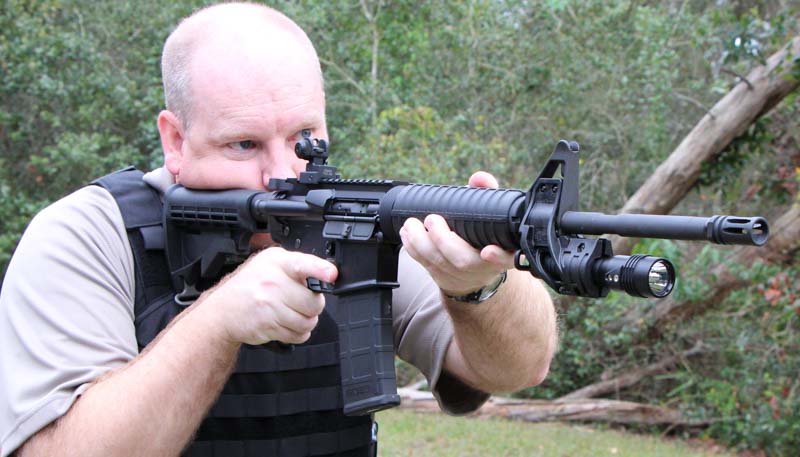 Active Shooter Response Kit Officer with Plate Carrier and Rifle